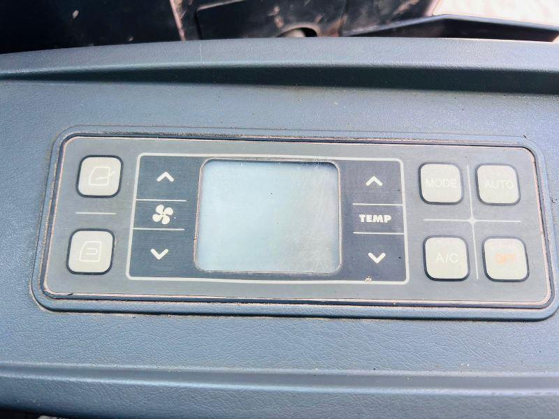 HYUNDIA ROBEX 80CR-9 EXCAVATOR *YEAR 2011, 4771 HOURS* C/W QUICK HITCH *VIDEO*