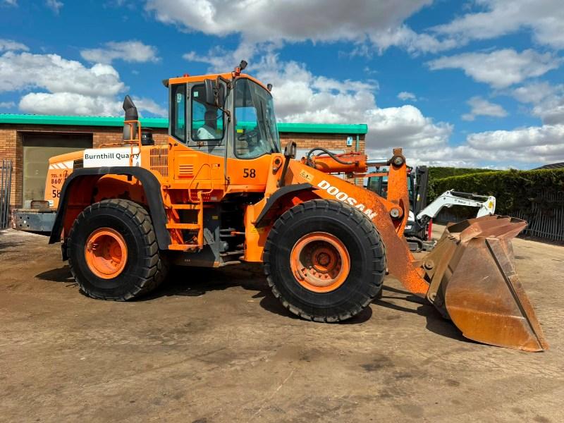 DOOSAN DL300 LOADING SHOVEL*C/W BUCKET*VIDEO*