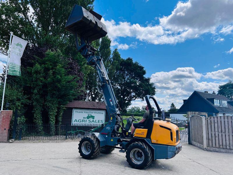 GIANT V6004 4WD TELEHANDLER *YEAR 2012, ONLY 1025 HOURS* C/W BUCKET*VIDEO*