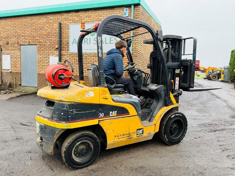 CATERPILLAR GP30N CONTAINER SPEC FORKLIFT*C/W PALLET TINES*VIDEO*