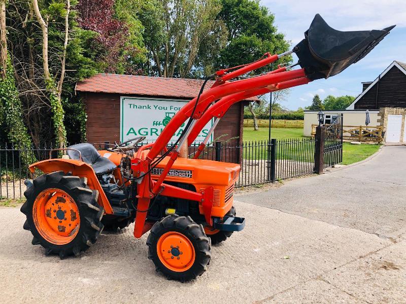 KUBOTA L1500DT 4WD COMPACT TRACTOR C/W FRONT LOADER AND BUCKET
