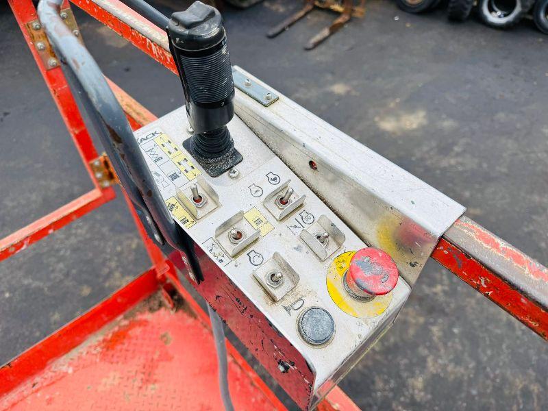 SKYJACK SJ 6832RT 4X4 SCISSOR LIFT*C/W HYDRAULIC SUPPORT LEGS*YEAR 2011*VIDEO*