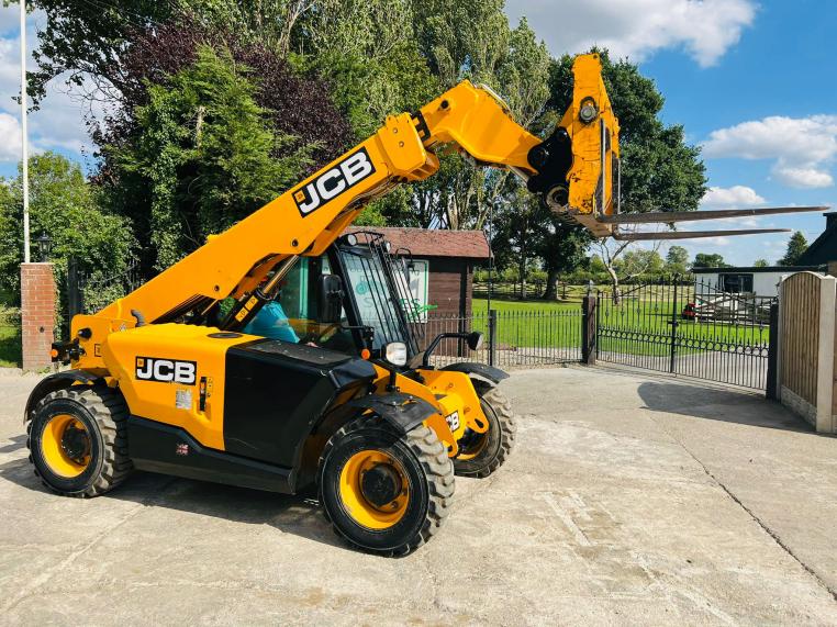 JCB 525-60 4WD TELEHANDLER * YEAR 2016 , ONLY 915 HOURS * C/W PALLET TINES *VIDEO*