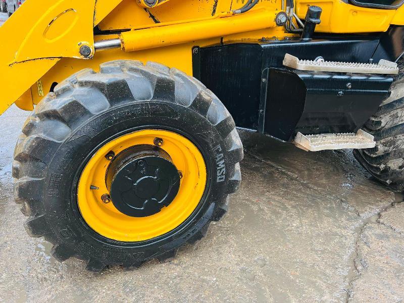 JCB 3CX 4WD PROJECT 21 BACKHOE DIGGER C/W MANUAL GEAR BOX & EXTENDING DIG *VIDEO*
