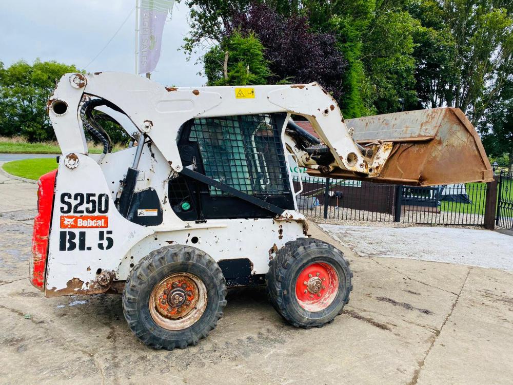 BOBCAT S250 HIGH LIFT SKIDSTEER C/W BUCKET * ENGINE TAPPING ( KNOCKING ) *