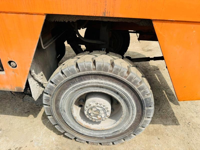 BOSS 556 HH SIDE LOADING FORK LIFT*C/W PALLET TINES*VIDEO*