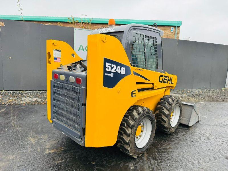 GEHL 5240 SKIDSTEER*2298 HOURS*C/W CAB DOOR*YEAR 2013*VIDEO*
