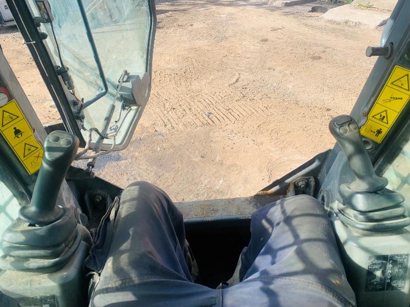 MUSTANG 2600R SKIDSTEER*C/W BUCKET*YEAR 2014*VIDEO*