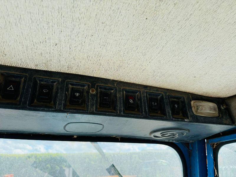 LEYLAND 272 TRACTOR*C/W POWER LOADER AND MUCKFORK*VIDEO*