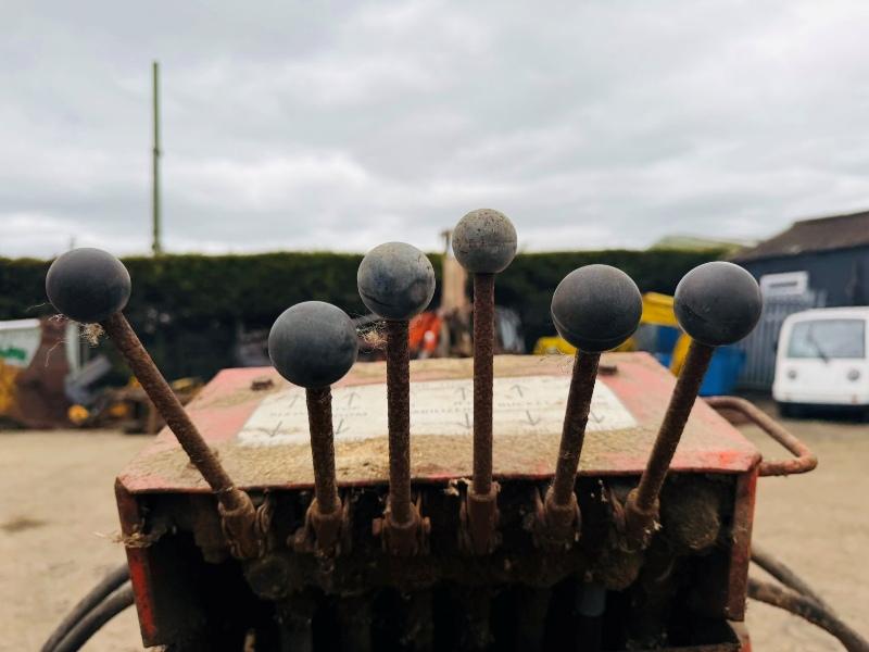 DAVID BROWN MOUNTABLE BACK ACTOR*C/W 2 BUCKETS*VIDEO*