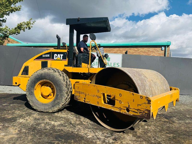 CATERPILLAR CS553E SINGLE DRUM VIBRATING ROLLER*VIDEO*