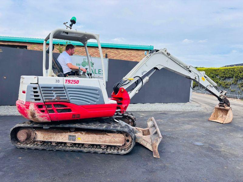 TAKEUCHI TB250 RUBBER TRACKED EXCAVATOR*C/W BUCKET*VIDEO*