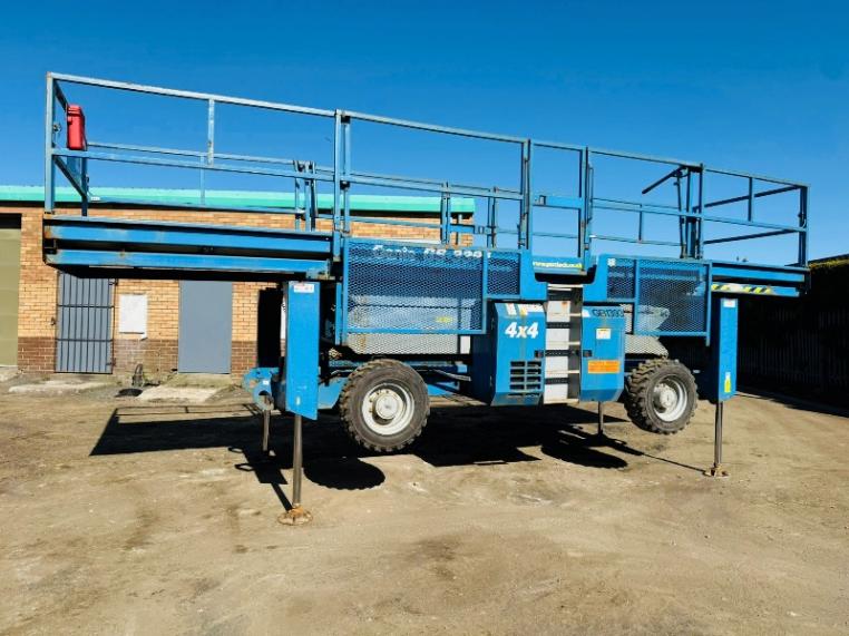 GENIE GS-3384 4X4 SCISSOR LIFT*YEAR 2010*C/W SUPPORT LEGS*VIDEO*