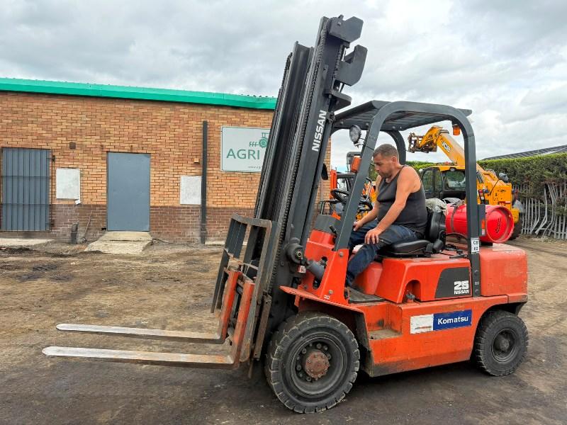 NISSAN PJ02A25 FORKLIFT*C/W PALLET TINES*VIDEO*