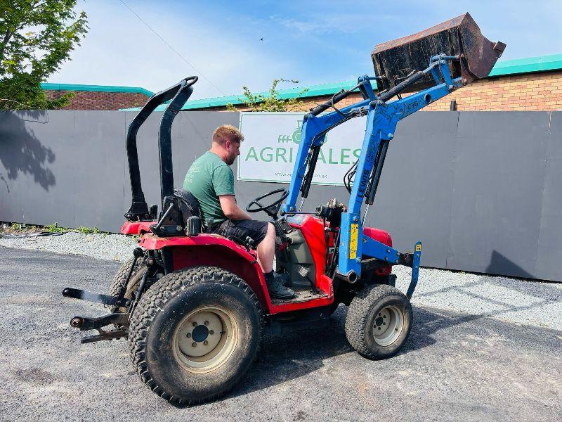 MASSEY FERGUSON 1220 LOADER TRACTOR *C/W LOADER AND BUCKET*VIDEO*