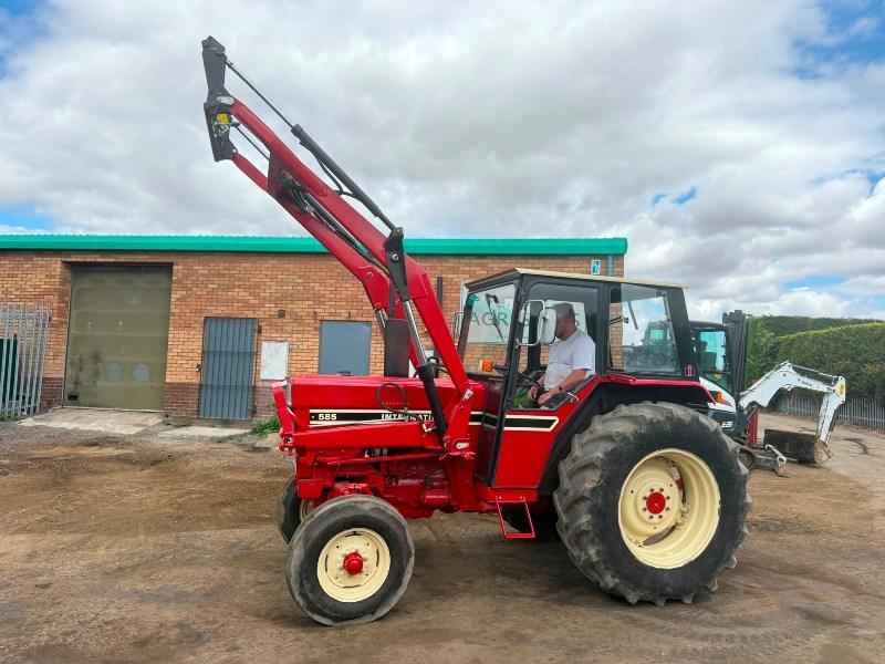 CASE INTERNATIONAL 585 TRACTOR*C/W FRONT LOADER*VIDEO*