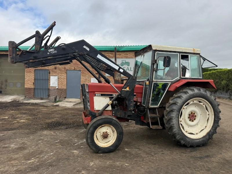 CASE INTERNATIONAL 884 TRACTOR*C/W FRONT LOADER*VIDEO*