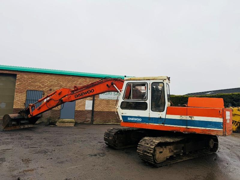 DAEWOO DH130 TRACKED EXCAVATOR*C/W BUCKET*VIDEO*