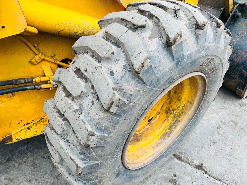 JCB 4WD LOADING SHOVEL C/W BUCKET 