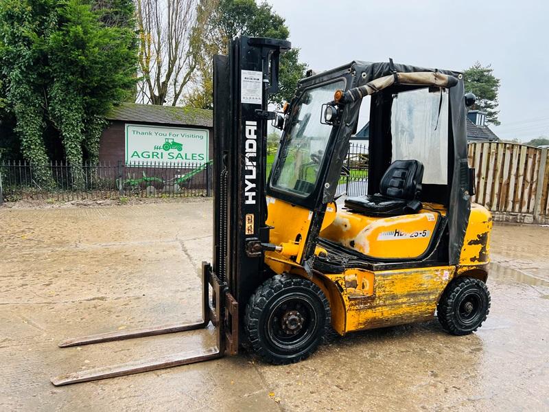 HYUNDIA HDF25-5 CONTAINER SPEC FORKLIFT C/W 3 STAGE MAST *VIDEO*