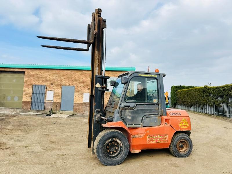 TOYOTA 02-7F040 FORKLIFT*C/W PALLET TINES*VIDEO*