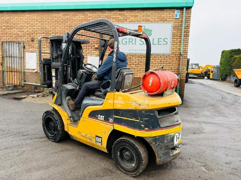 CATERPILLAR GP30N CONTAINER SPEC FORKLIFT*C/W PALLET TINES*VIDEO*