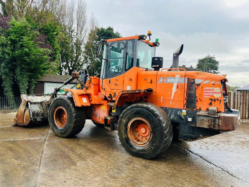 DOOSAN DL 250 4WD LOADING SHOVEL *YEAR 2012* C/W THREE IN ONE BUCKET *VIDEO*