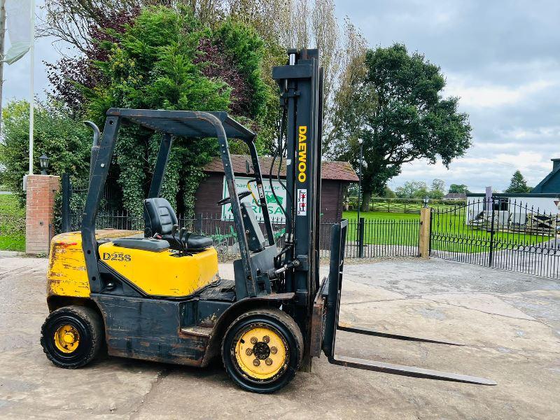 DAEWOO D25S-3 DIESEL FORK LIFT C/W SIDE SHIFT *VIDEO*