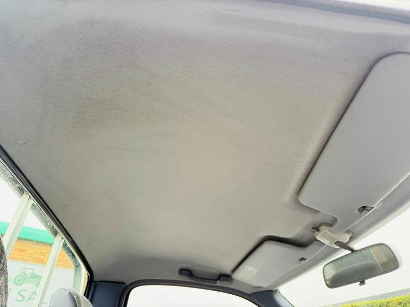 TOYOTA HILUX 2WD PICK UP*C/W REAR TARP*VIDEO*