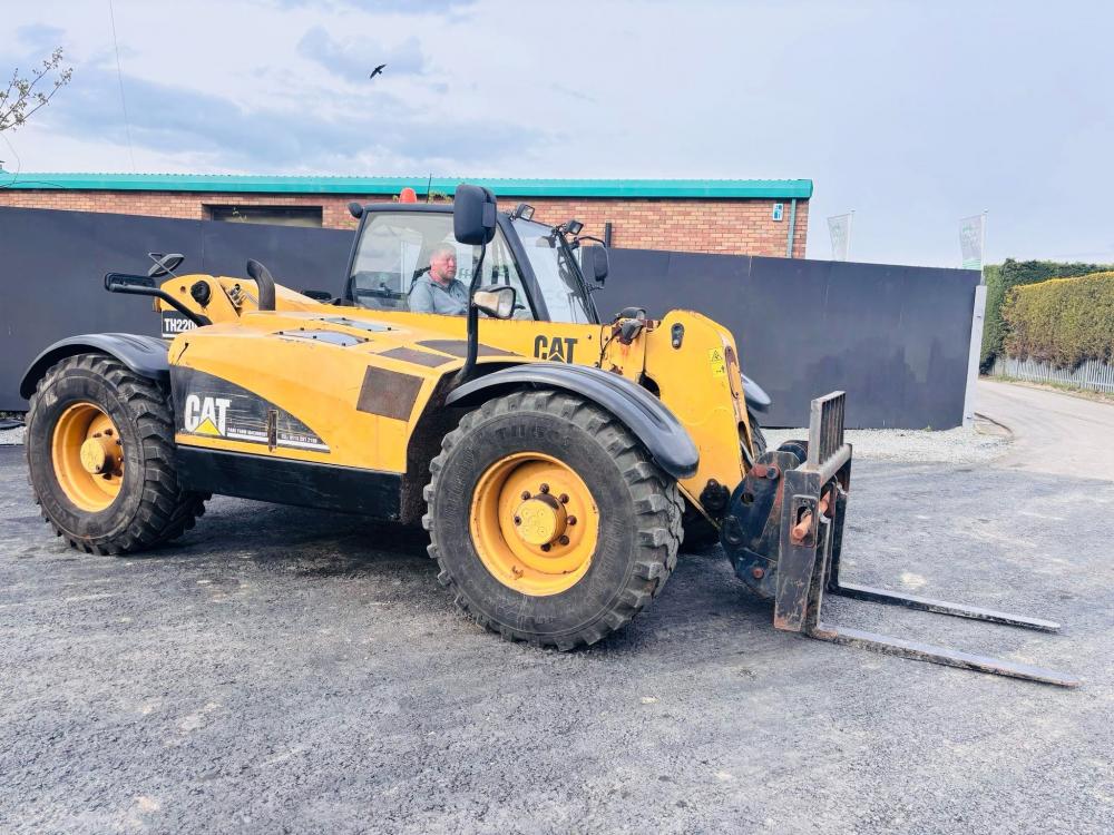 CAT TH220B TELEHANDLER *AG SPEC* C/W PALLET TINES*VIDEO*