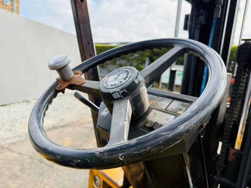 CATERPILLAR V40D FORKLIFT*C/W PALLET TINES*VIDEO*
