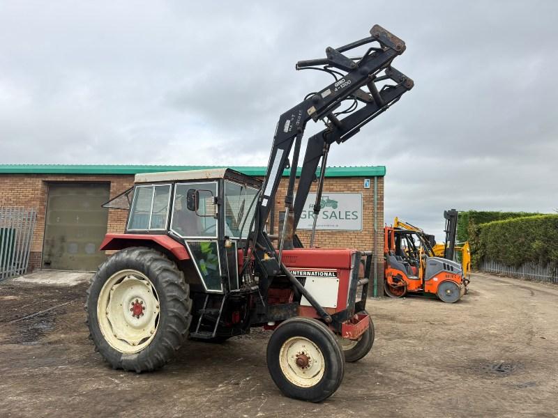 CASE INTERNATIONAL 884 TRACTOR*C/W FRONT LOADER*VIDEO*