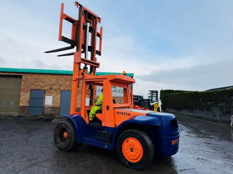 HYSTER 2 STAGE MASTED FORKLIFT*C/W DUEL WHEELS*VIDEO*