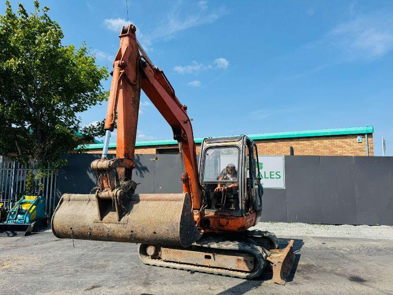 HITACHI RUBBER TRACK EXCAVATOR*TRACKING ISSUE*C/W BUCKET*VIDEO*