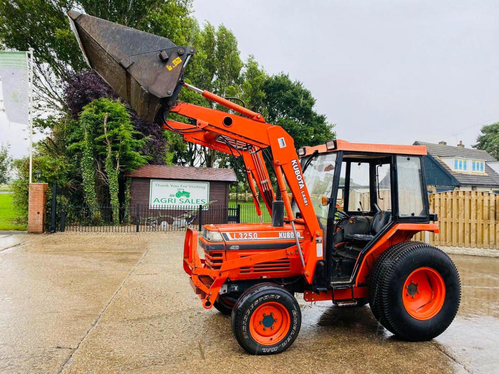 KUBOTA L3250 4WD TRACTOR C/W KUBOTA LA681 FRONT LOADER AND 3 IN 1 BUCKET