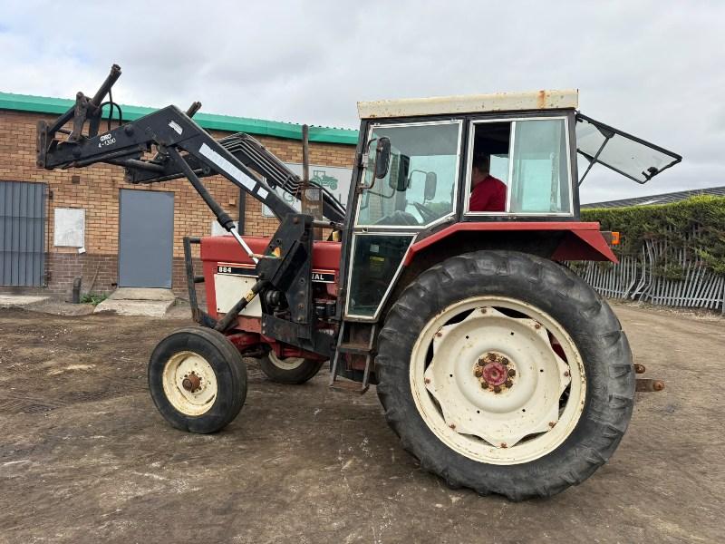 CASE INTERNATIONAL 884 TRACTOR*C/W FRONT LOADER*VIDEO*