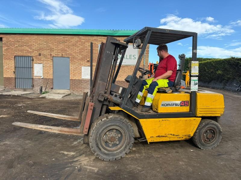 KOMATSU FD45T-5E FORKLIFT*C/W PALLET TINES*VIDEO*