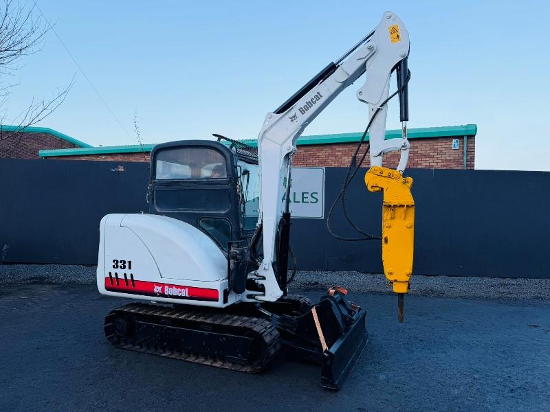 BOBCAT 331 EXCAVATOR*C/W HYDRAULIC HAMMER*404 HOURS*VIDEO*