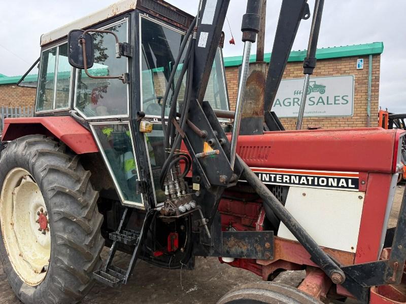 CASE INTERNATIONAL 884 TRACTOR*C/W FRONT LOADER*VIDEO*