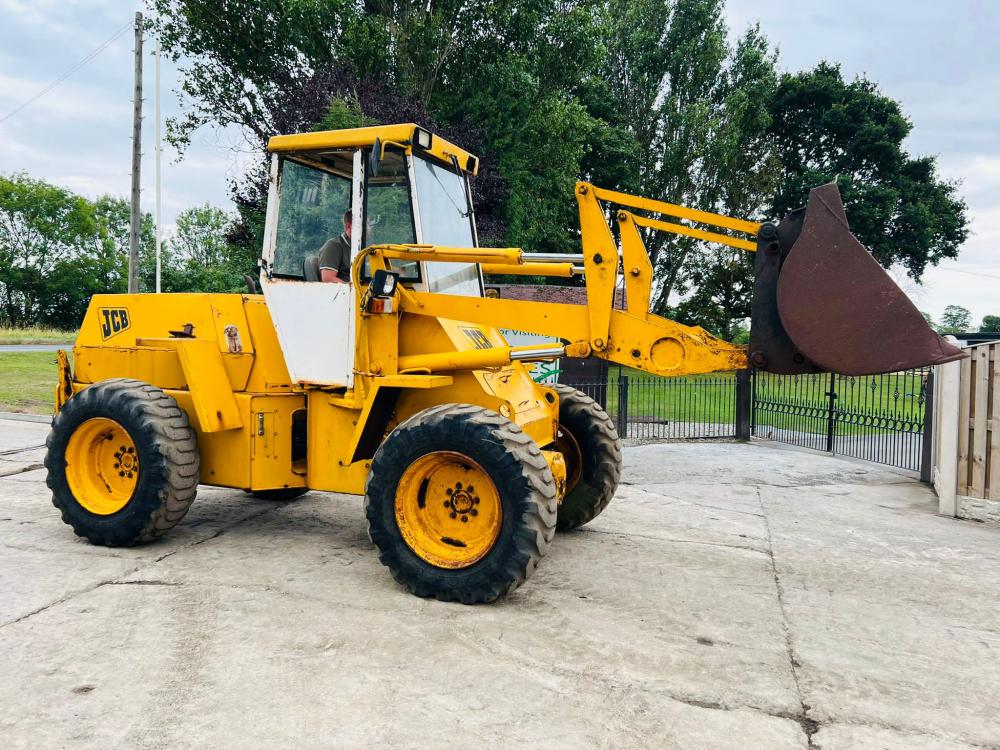 JCB 410 4WD LOADING SHOVEL C/W BUCKET 