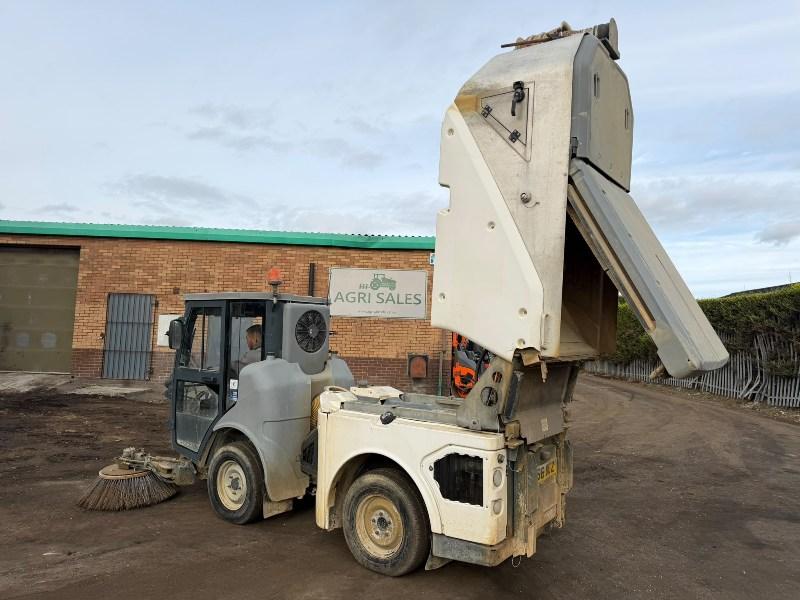 HAKO BEHAELTER ARTICULATED ROAD SWEEPER*YEAR 2016*VIDEO*