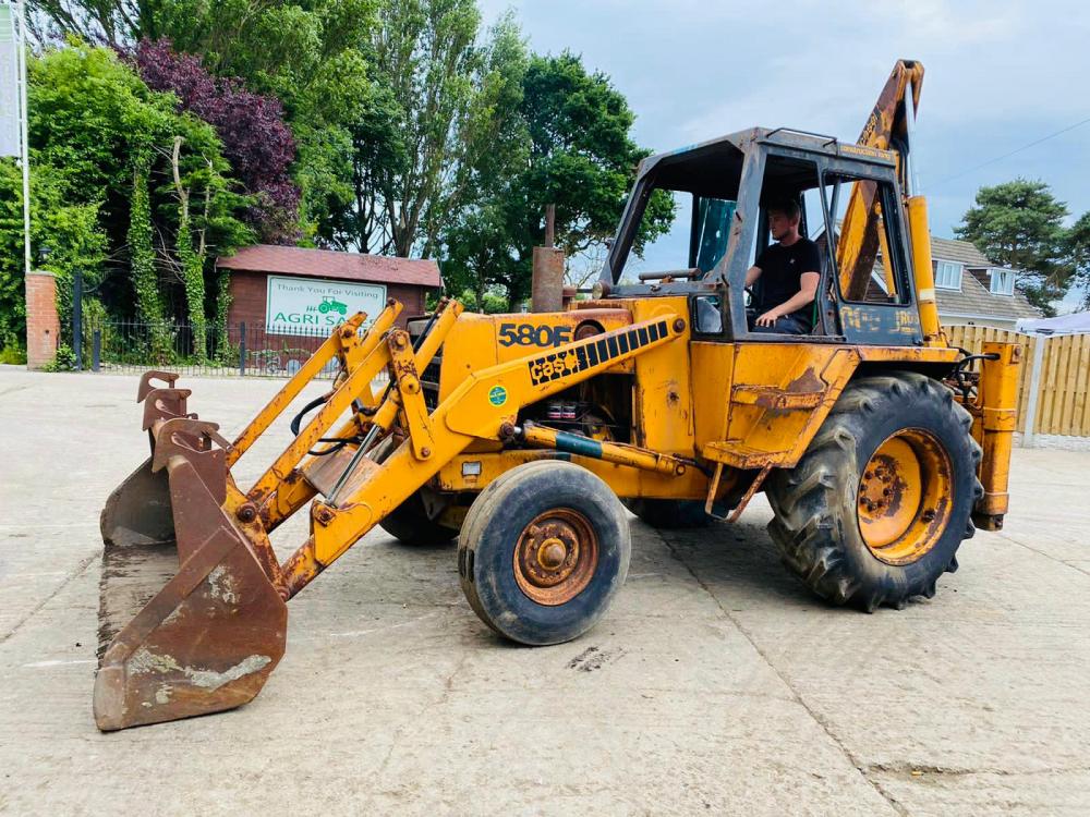 CASE 580F BACKHOE DIGGER C/W BUCKET