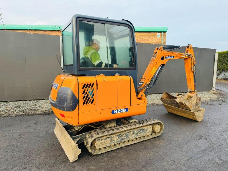 HANIX H22B EXCAVATOR*829 HOURS*C/W 4 EXTRA BUCKETS*VIDEO*