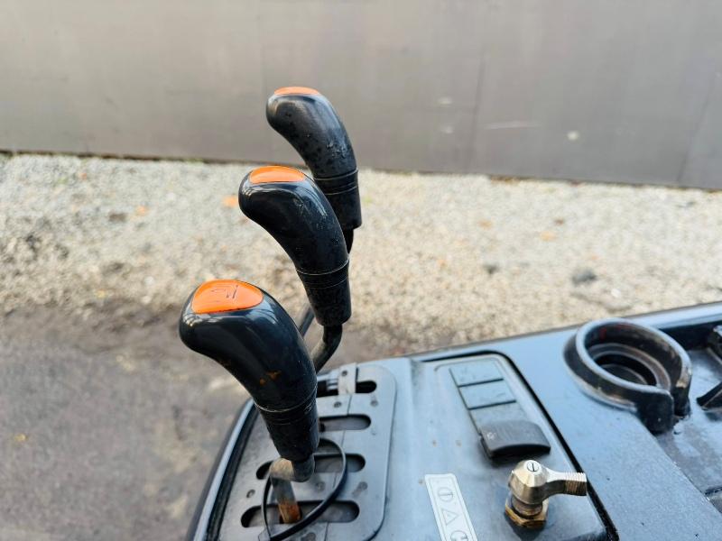 DOOSAN D30S-5 FORKLIFT*YEAR 2011*C/W PALLET TINES*VIDEO*