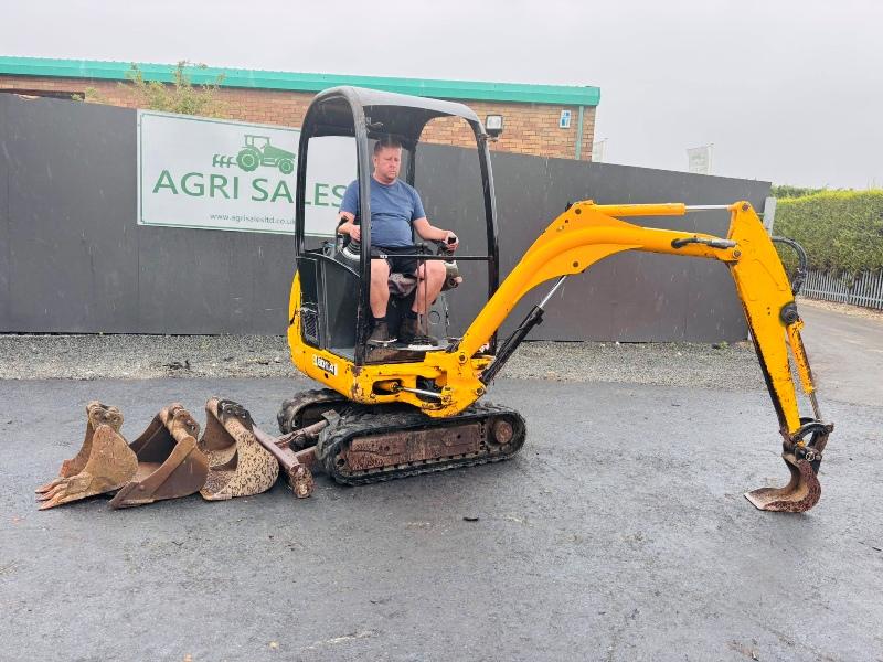 JCB 801.4 MINI EXCAVATOR*C/W LONG BOOM & 4 BUCKETS*READING 1174 HOURS*VIDEO*