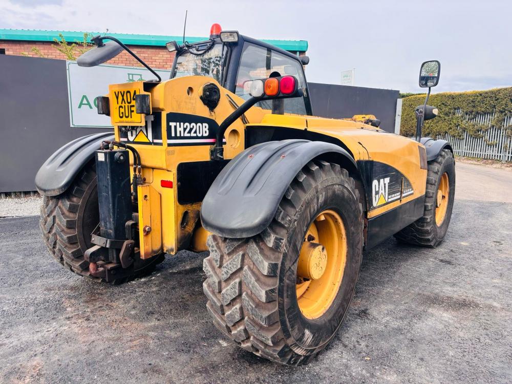 CAT TH220B TELEHANDLER *AG SPEC* C/W PALLET TINES*VIDEO*