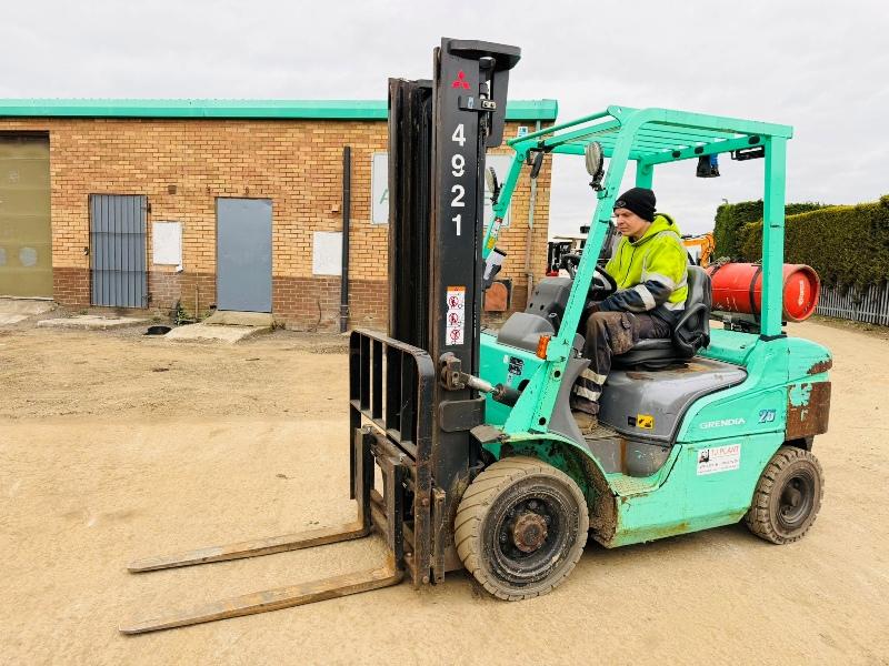 MITSUBISHI FG25NT CONTAINER SPEC FORKLIFT*C/W PALLET TINES*YEAR 2015*VIDEO*