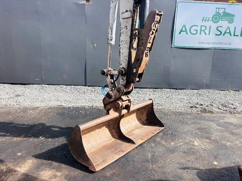TAKEUCHI TB145 EXCAVATOR*C/W HYDRAULIC THUMB*VIDEO*