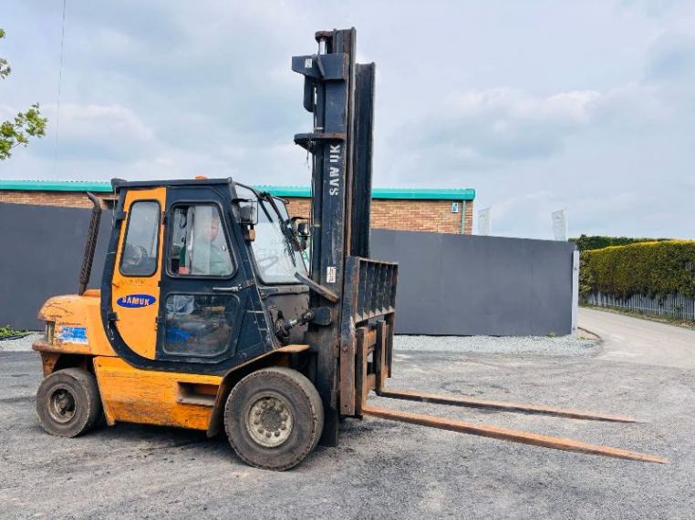 SAMUK SF40D FORKLIFT *C/W PALLET TINES*VIDEO*