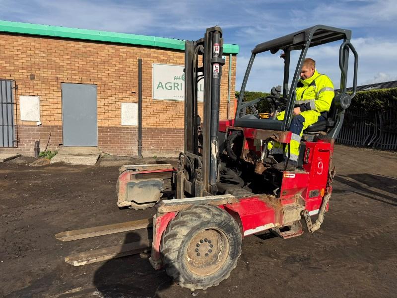 MOFFETT M5 25.3 *C/W FORK POSITIONER*1453 HOURS*YEAR 2012*VIDEO*